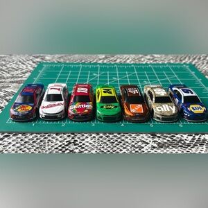 Lot of 7 Lionel Racing Nascar Die Cast cars scale 1:64 including gordon and bush